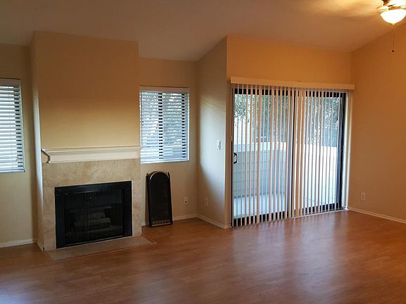 Living room w/fireplace