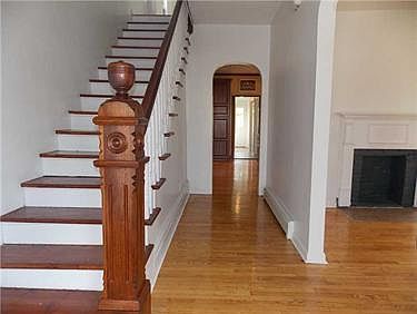 5th image of 1003 Vine St