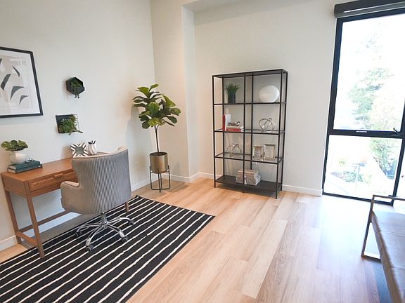 4th image of 2515 El Camino Real #4