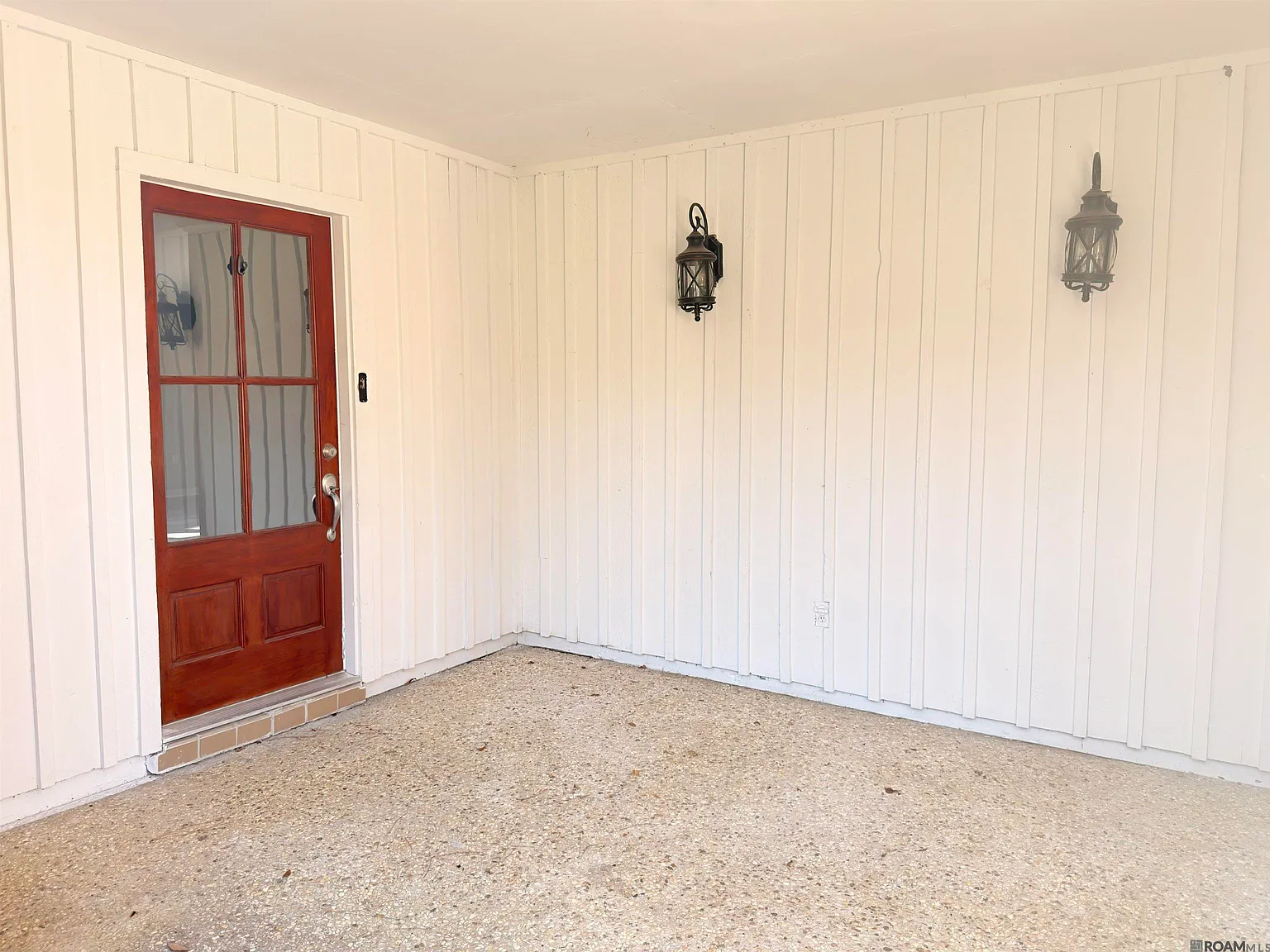 3 bed, 2320 sqft, $2,200 — Photo 2