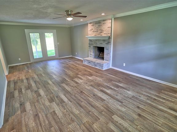 4th image of 1410 Cantrell Dr