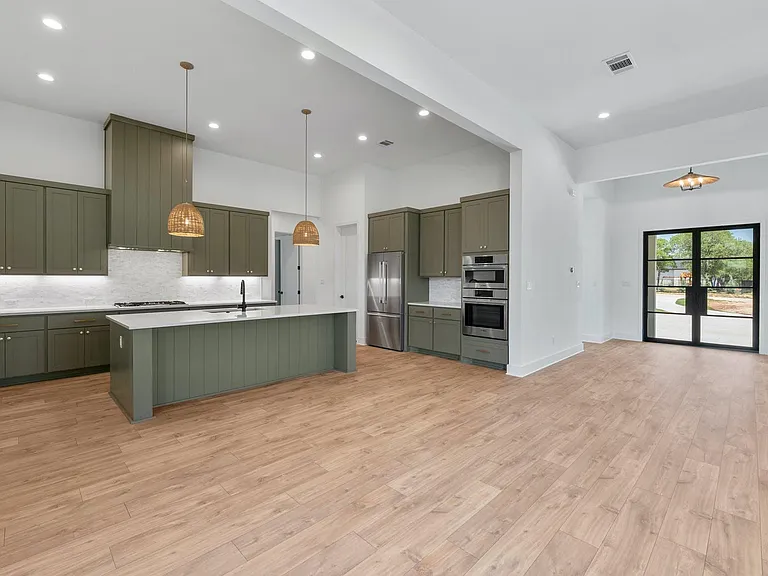 125 Stockman Dr — Photo 8