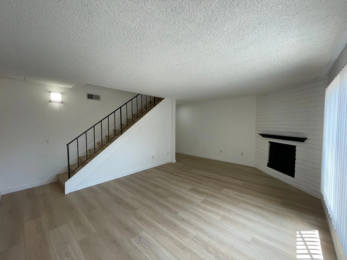 Building Photo - 322 E Dryden St #4