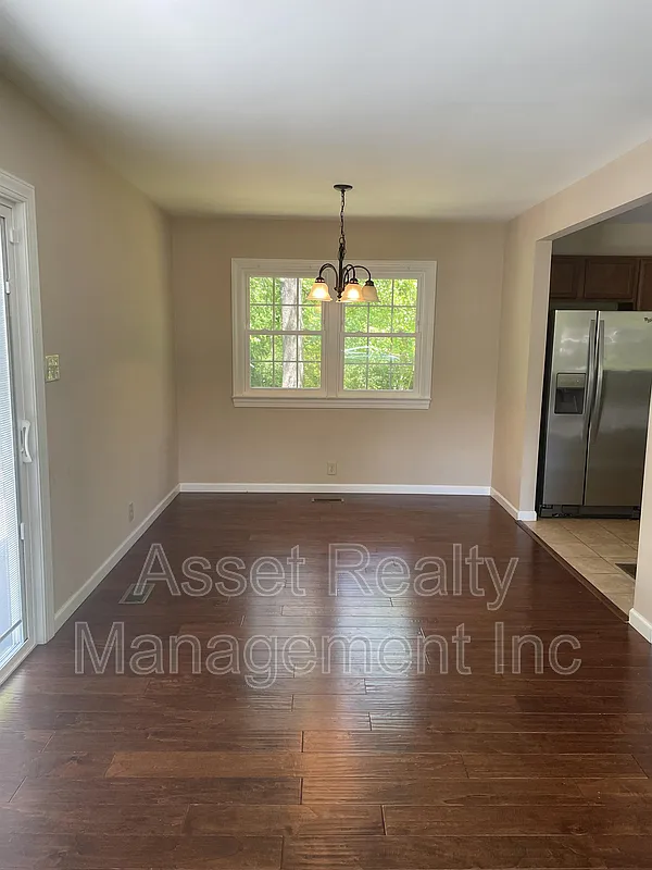 3 bed, 1.5 bath, 1508 sqft, $1,995 — Photo 2