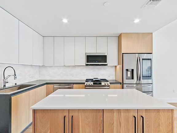 4th image of 1001 N Fairfax Ave #Penthouse 6