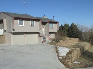 402 Fairview Dr, Glenwood, IA 51534