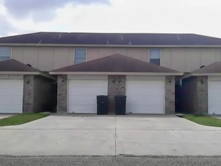 955 Live Oak Cir #C — Photo 1