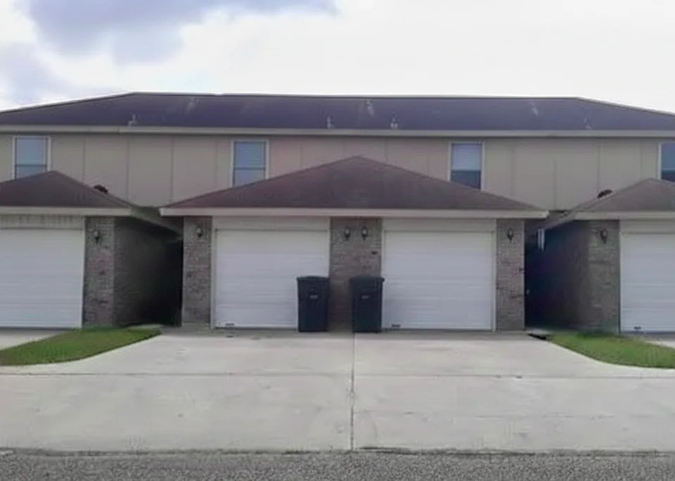 955 Live Oak Cir #C