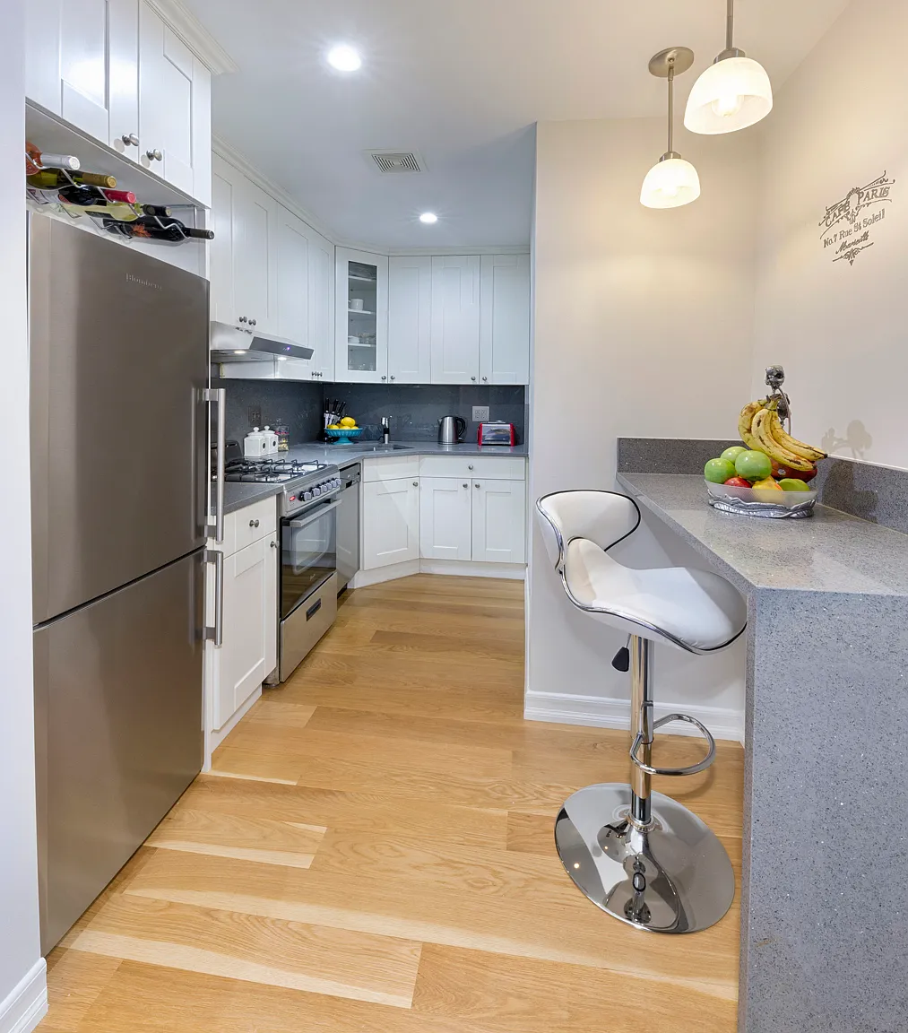 1530 East 8th Street — Photo 3