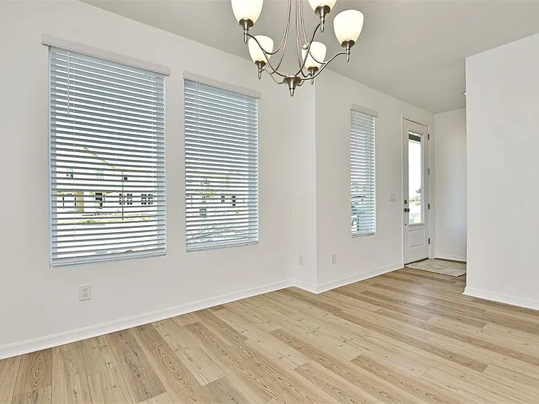 2948 Voyager Ave — Photo 9
