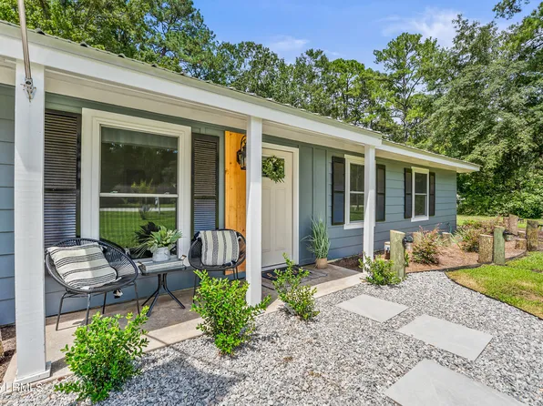 46 Mroz Rd, Beaufort, SC 29906