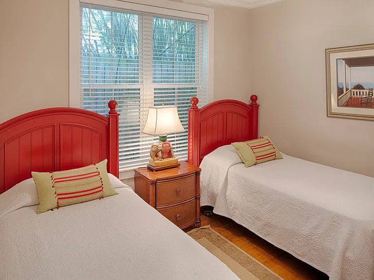 3206 Robertson Ave — Photo 10