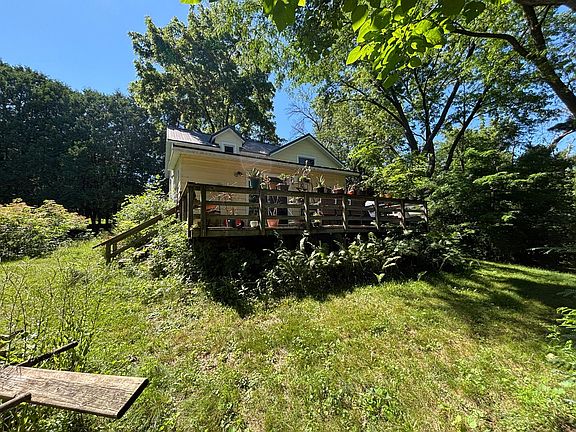 3rd image of 505 Ridge Rd S