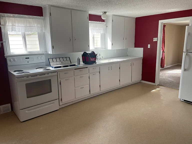 102 S Pearl St — Photo 4