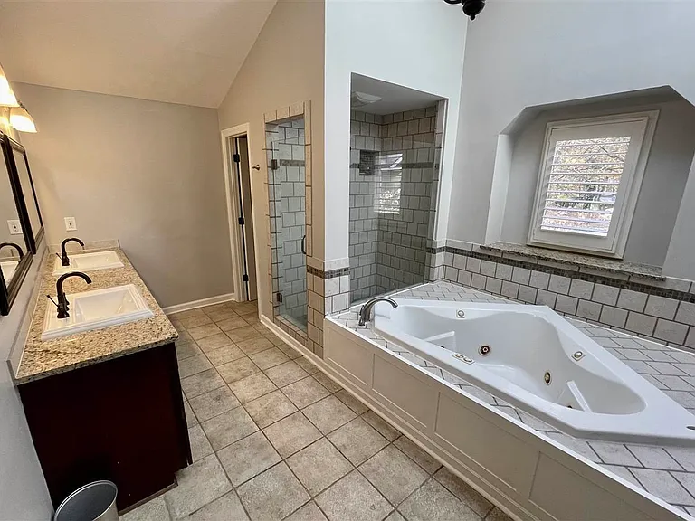 8185 Kimbrook Dr — Photo 19