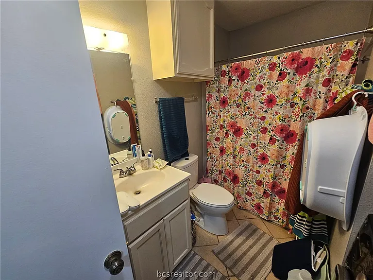 1529 Hillside Dr — Photo 6