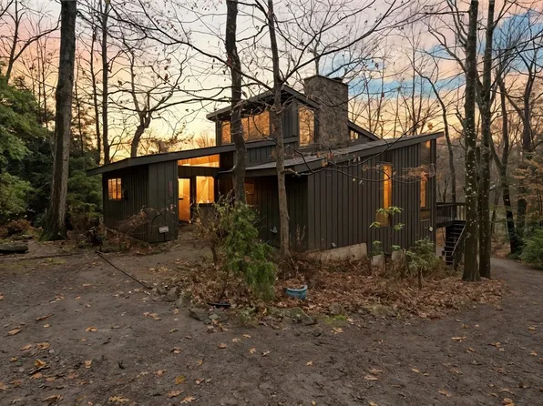130 Overlook Dr, Slippery Rock, PA 16057