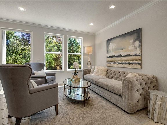 4th image of 212 Creekside Village Dr