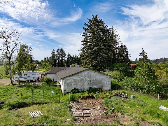 4th image of 35343 Searls Ln