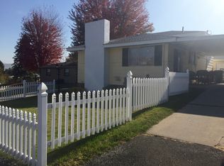 902 W Pear Ave, Selah, WA 98942