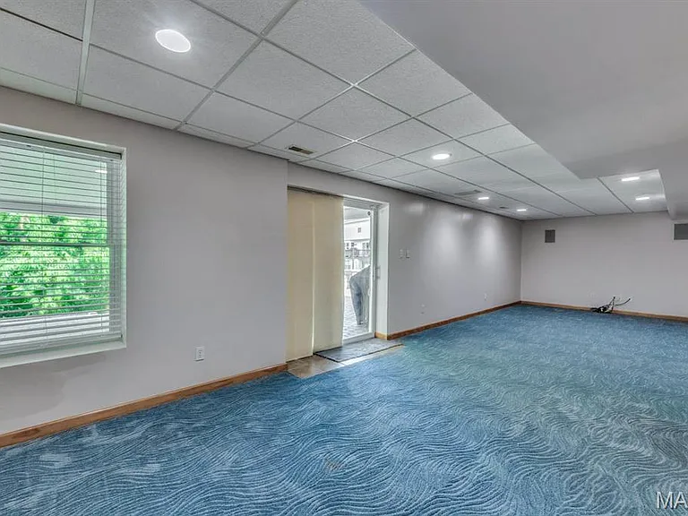 340 Emmanuel Ct — Photo 43