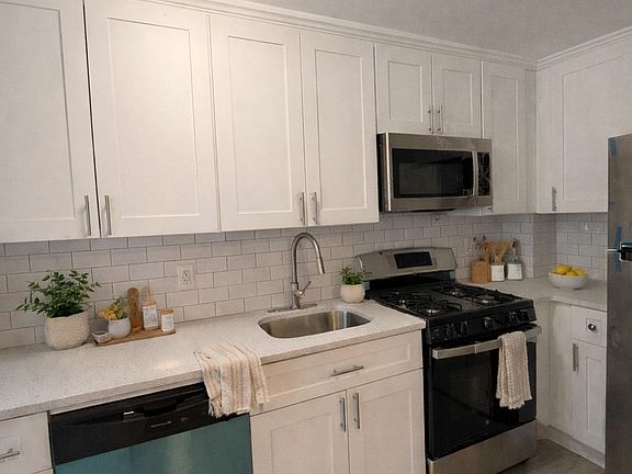 4th image of 213 E 120th St #3A