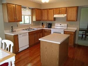 2nd image of 888 Thayer Dr