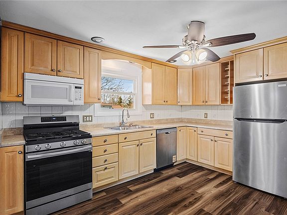 4th image of 40 Tradewind Dr