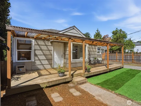 1329 N Cambrian Avenue, Bremerton, WA 98312