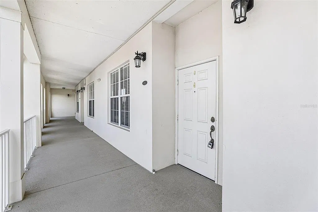 3 bed, 2.0 bath, 1307 sqft, $3,250 — Photo 4