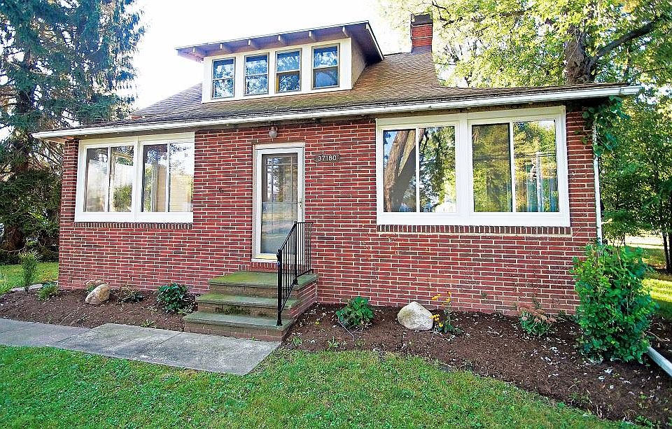 1st image of 37180 Lake Shore Blvd