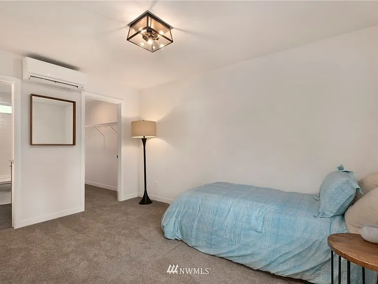 915 N 103rd St #B — Photo 10
