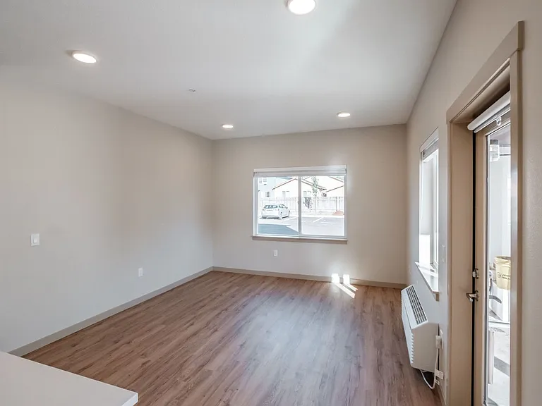 066 — Photo 8