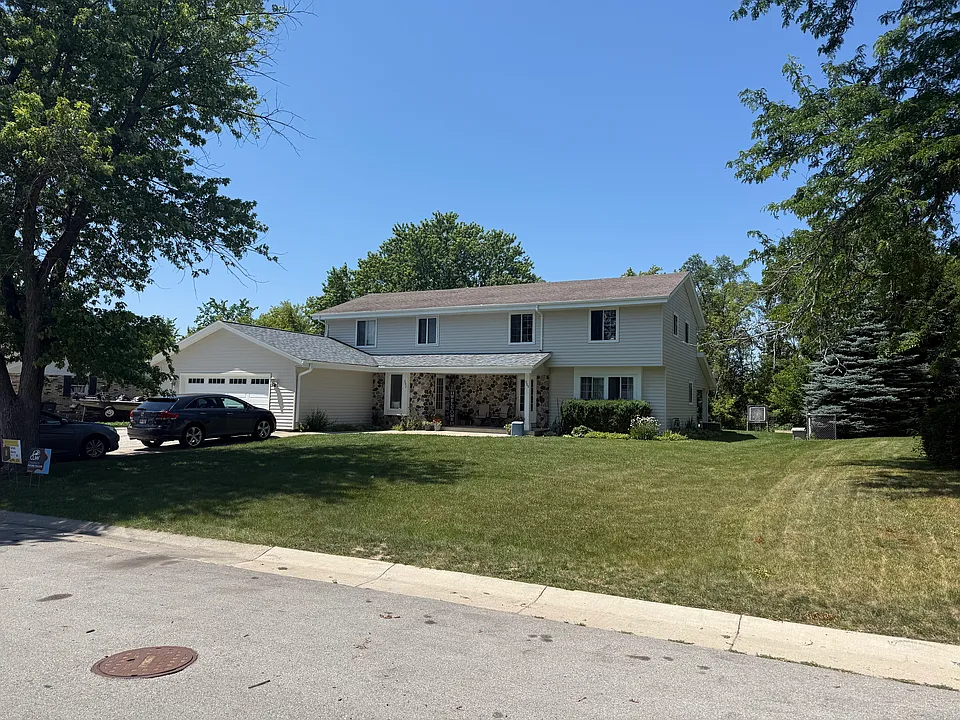 902 Hancock Ct #900
