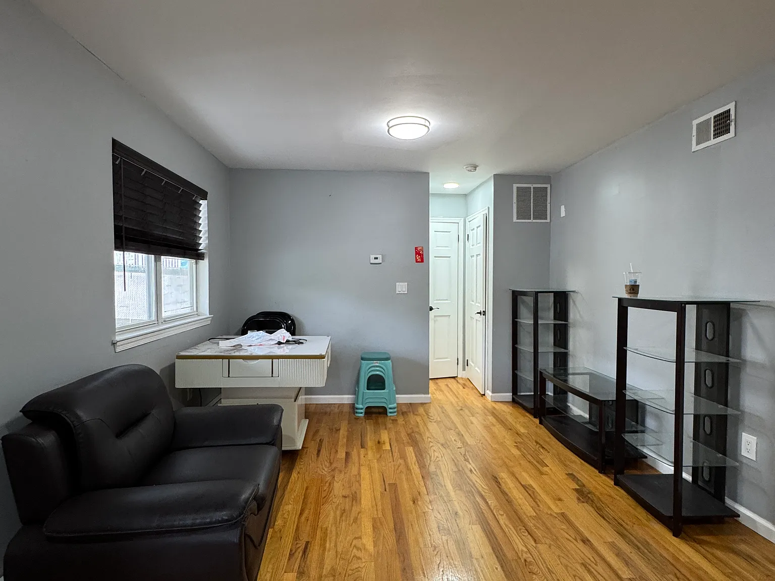 2 bed, 2200 sqft, $2,200 — Photo 3