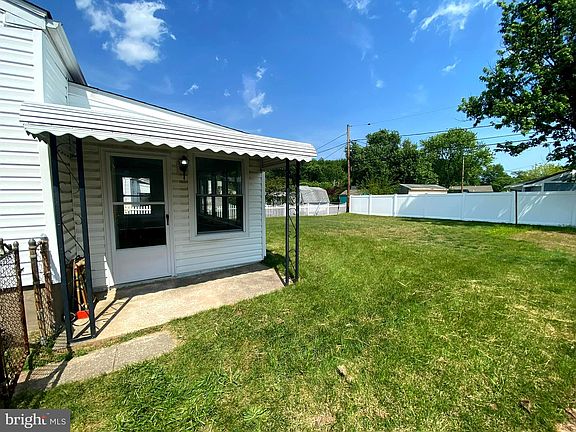 5th image of 113 Oak Spring Dr