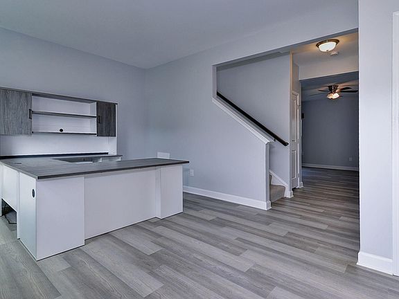 5th image of 5881 Pilmour Dr