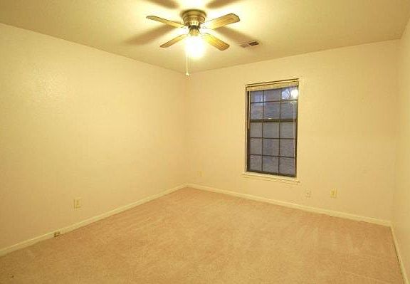 5th image of 720 NE Barnes Dr APT B