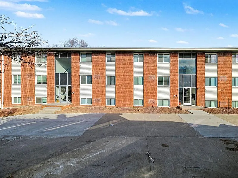 1 bed, 1.0 bath, 650 sqft, $825 — Photo 2