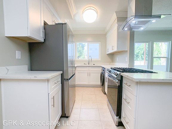 3rd image of 1738 Purdue Ave #10459085