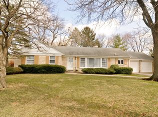 823 S Arlington Heights Rd, Arlington Heights, IL 60005