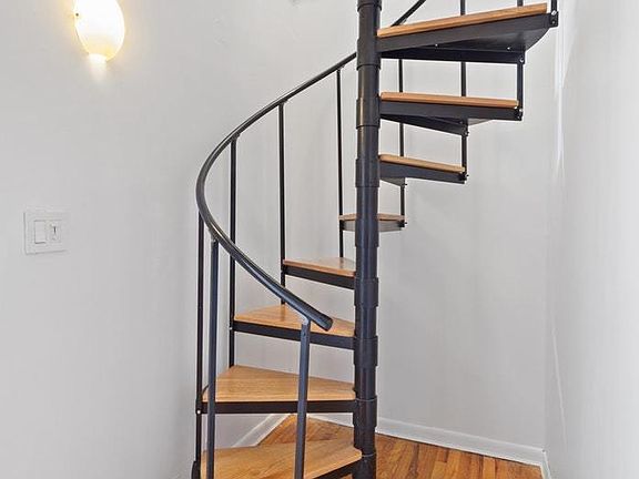 3rd image of 105 W 119th St #C