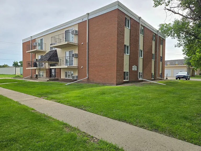 1105 12th St NE — Photo 11