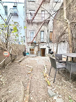 Rented by Delmark Realty LLC | media 61