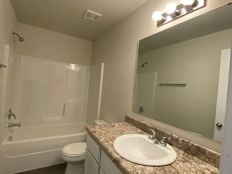 504B W Christopher Dr — Photo 9