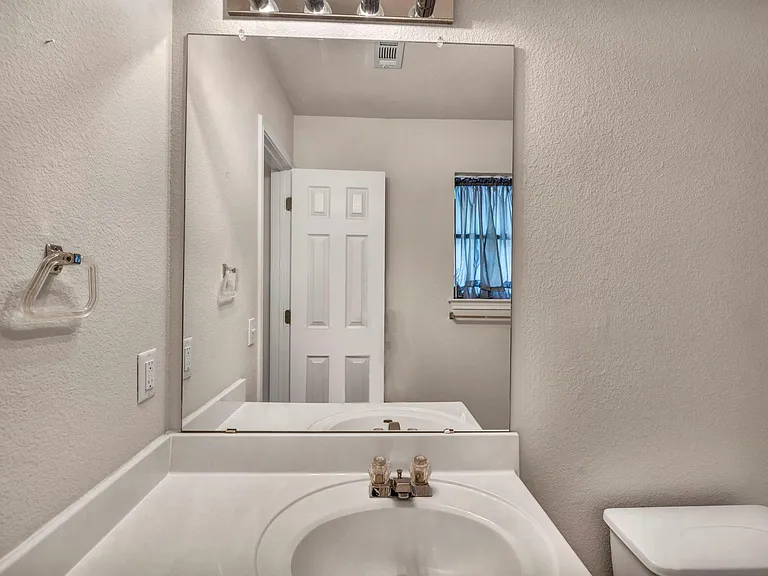 216 Meadowside Dr — Photo 8