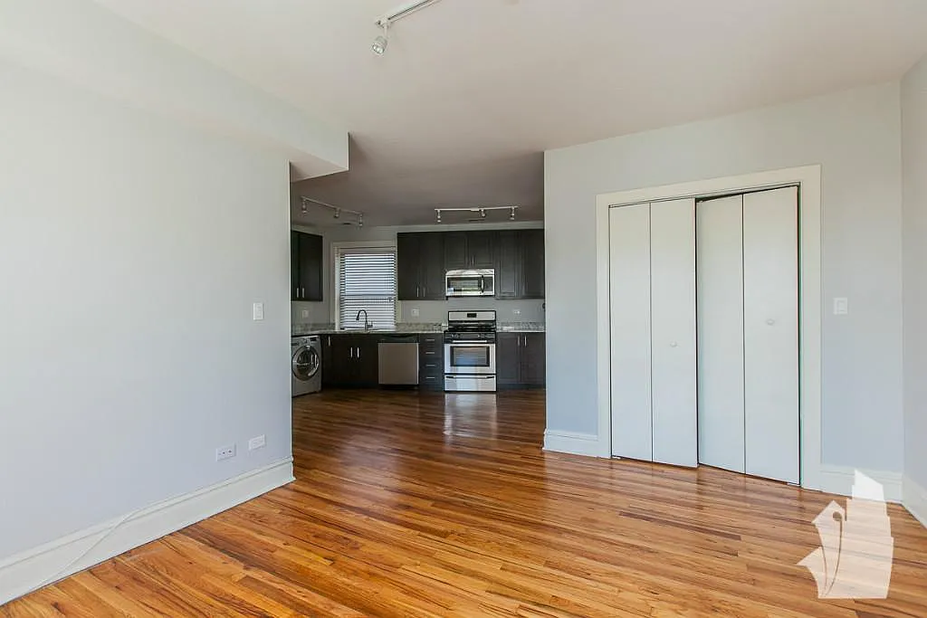 2 bed, 1.0 bath, $2,650 — Photo 3