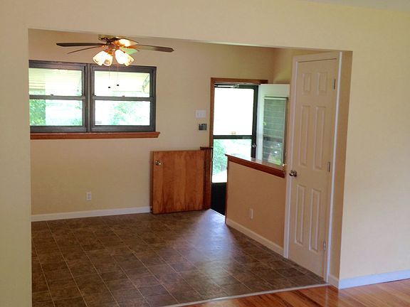 4th image of 4151 Telegraph Rd