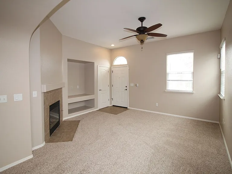 4044 W Peach Tree Ln — Photo 5