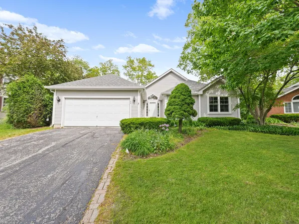 186 N Crooked Lake Ln, Lindenhurst, IL 60046